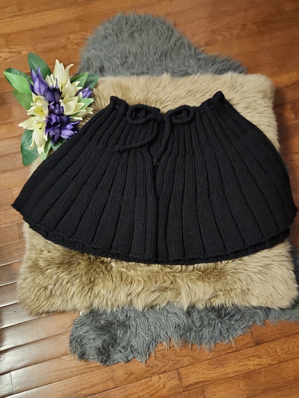 United Colors Of Benetton Made in Italy Wool Blend Black Ribbed Knit Cape